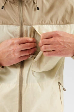 Fjallraven Mens High Coast Wind Jacket 15 Fjallraven Mens High Coast Wind Jacket -Fjallraven Clothing Deals Store a1614092 1114 t